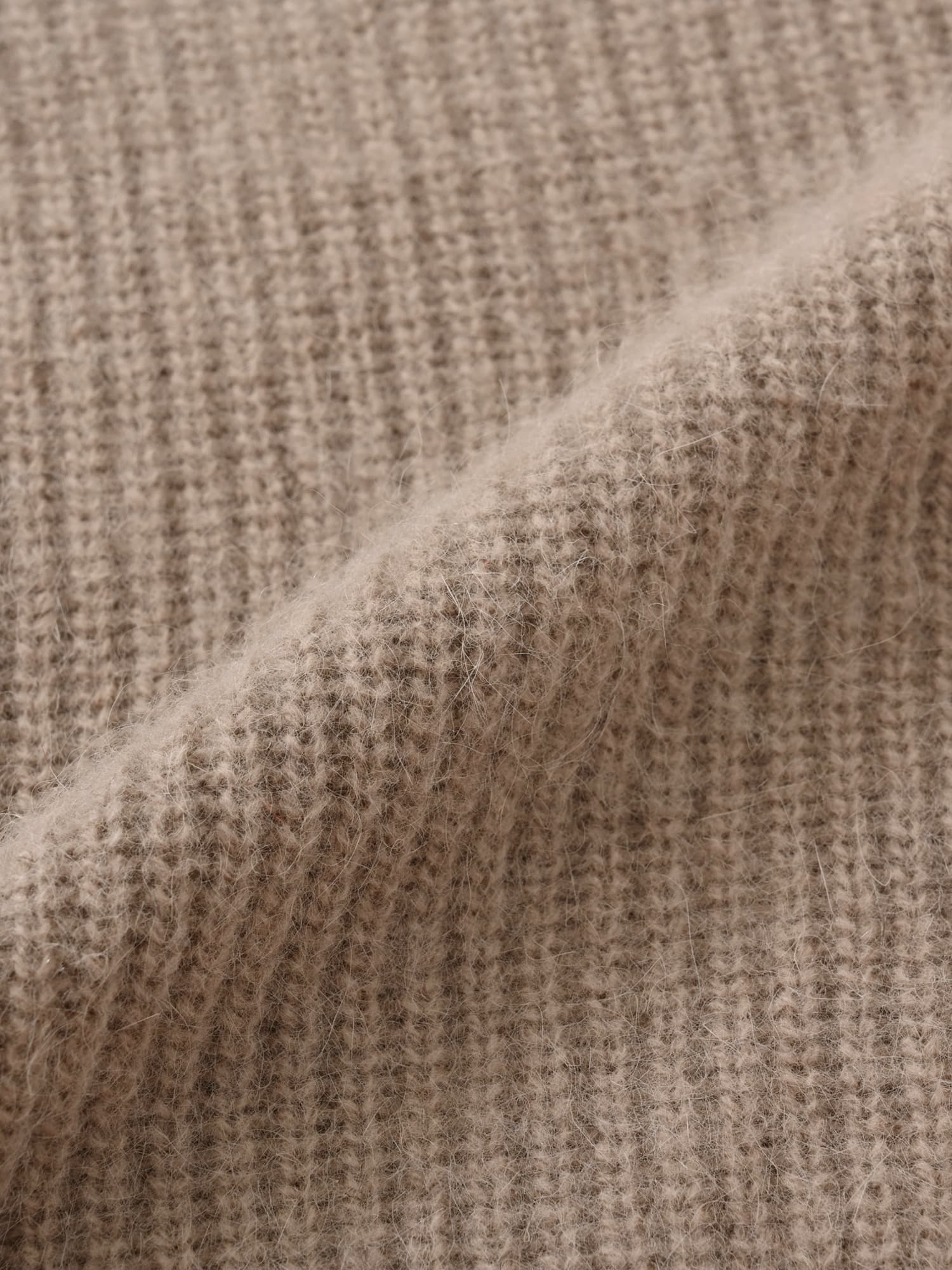 フォックスアンゴラVネックパターン柄ニット | 小柄・低身長女性向け