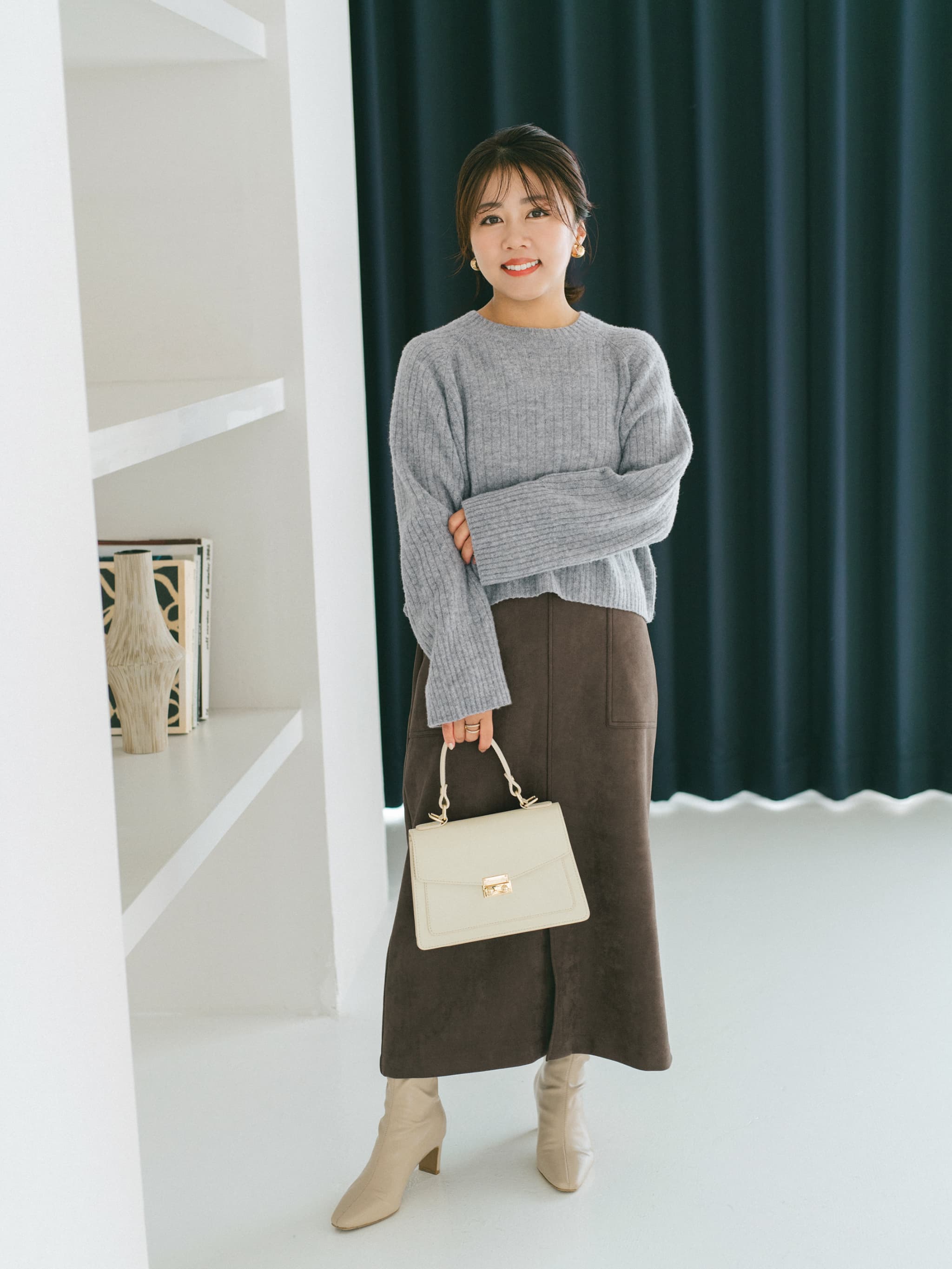 新品タグ付き✨COHINA　コヒナ　スウェードライクIラインスカート ゴールドリベットスウェードライクスカート-short & regular | 小柄