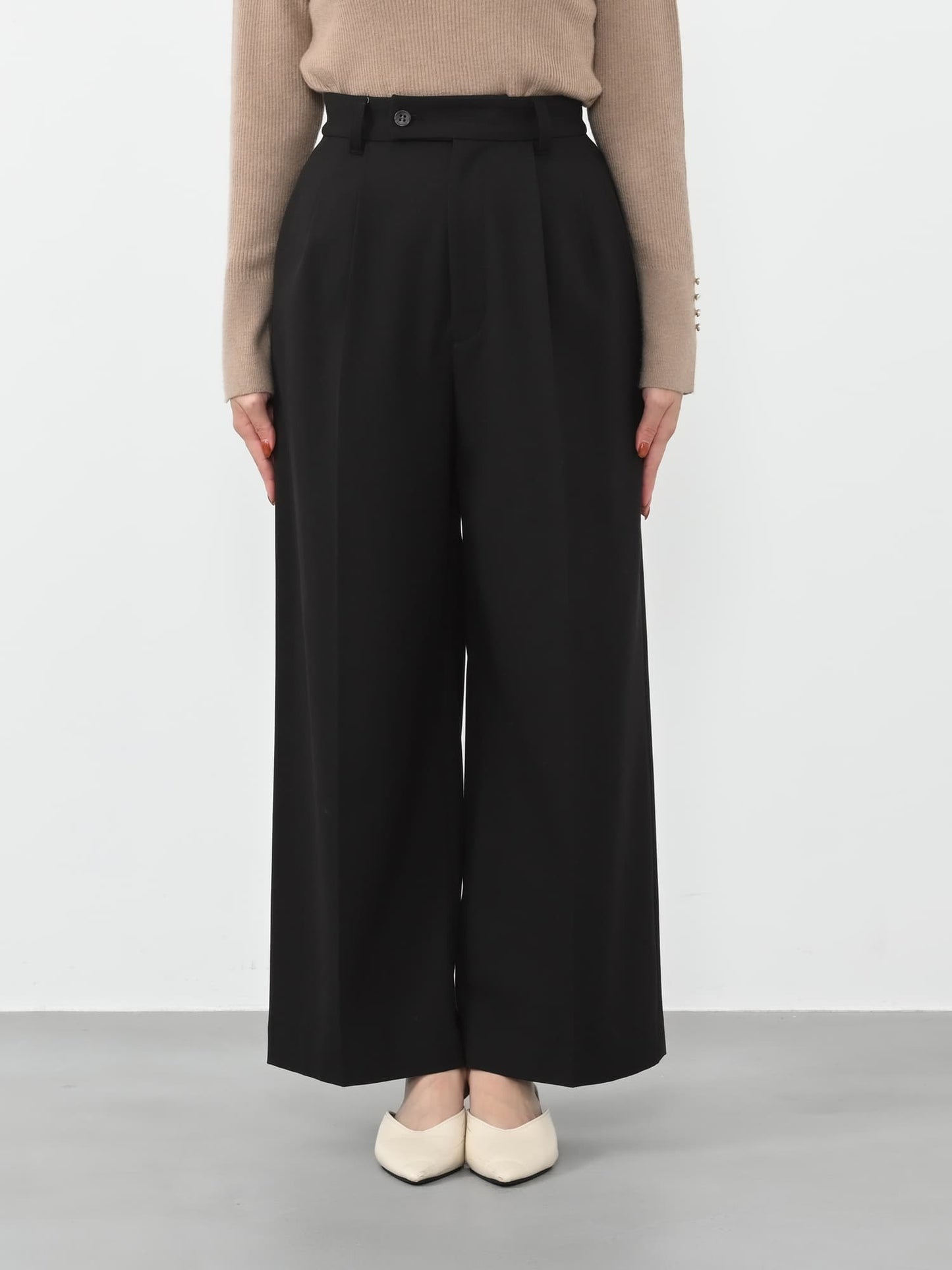 ※こちらが実物のカラーに一番お色味が近くなっております。（ブラック）<br>149cm | B:77 W:60 H:83 股下:68.5 | regluar-XS着用 (ヒールの高さ:3.5cm)