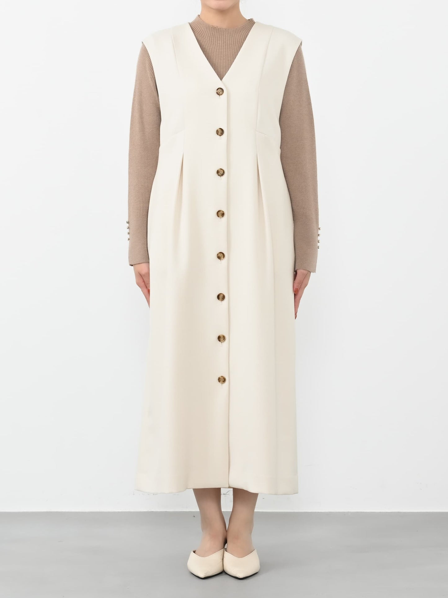 ※こちらが実物のカラーに一番お色味が近くなっております。（アイボリー）<br>149cm | B:77 W:60 H:83 股下:68.5 | regular着用 (ヒールの高さ:3.5cm)