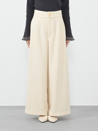 ※こちらが実物のカラーに一番お色味が近くなっております。（アイボリー）<br>150cm | B:78 W:56 H:74 股下:69  | regular-XS着用 (ヒールの高さ: 3.5cm)