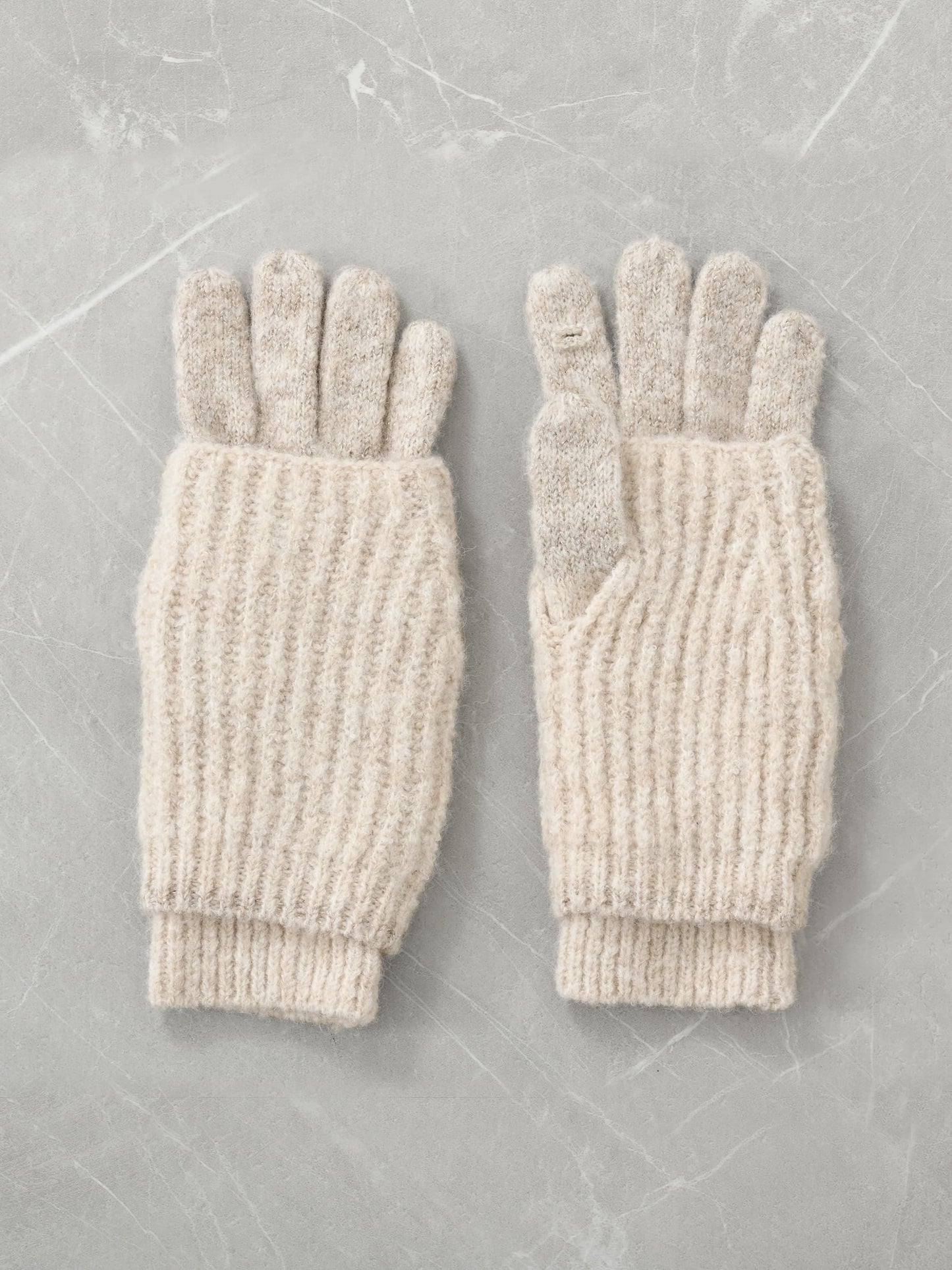 ※こちらが実物のカラーに一番お色味が近くなっております。（キャンドルベージュ）