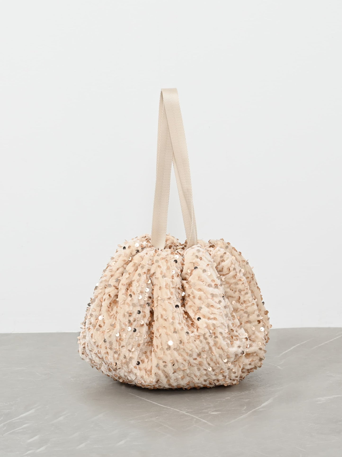 ※こちらが実物のカラーに一番お色味が近くなっております。（シャンパン）<br>