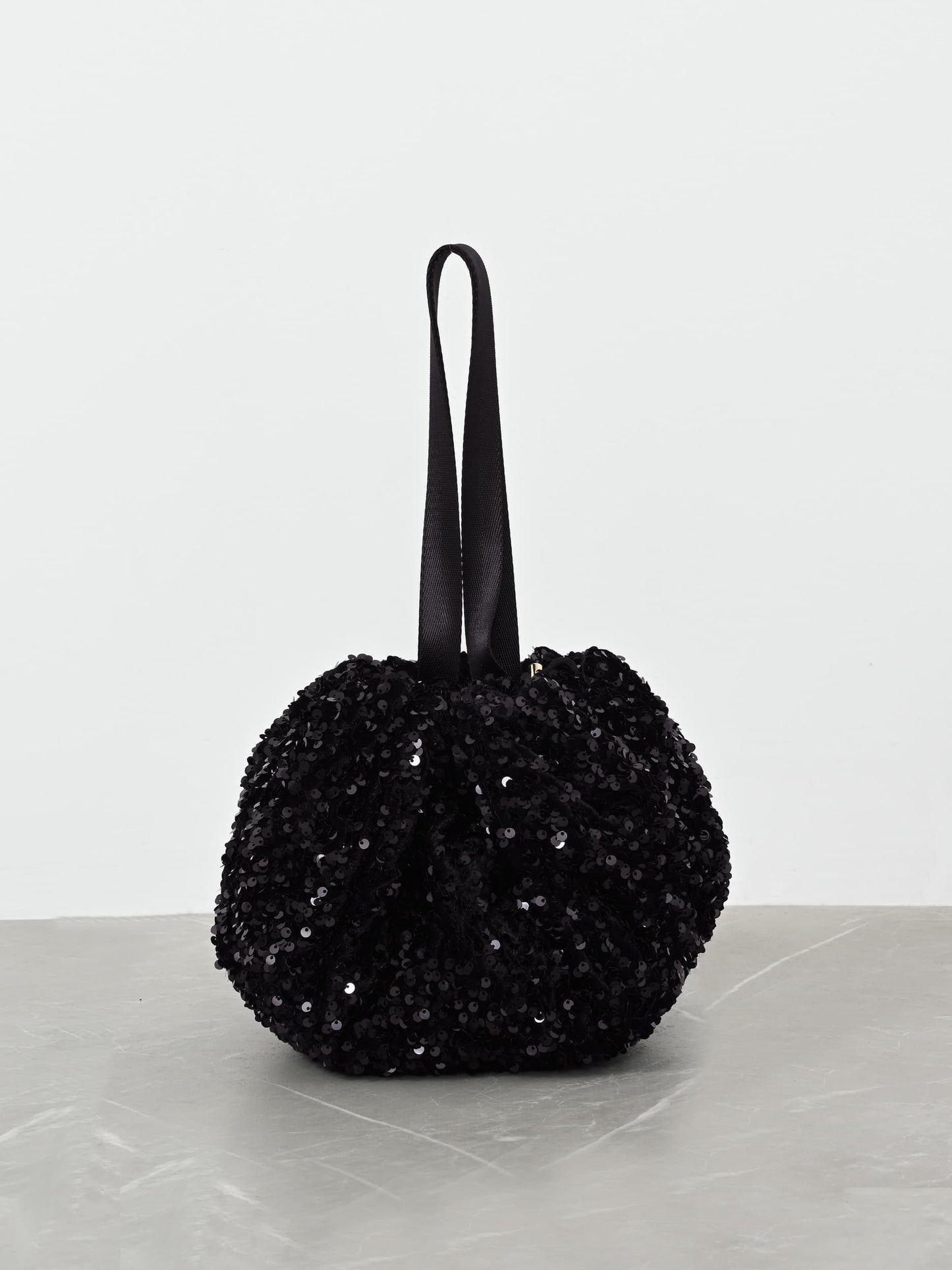 ※こちらが実物のカラーに一番お色味が近くなっております。（ナイトブラック）<br>