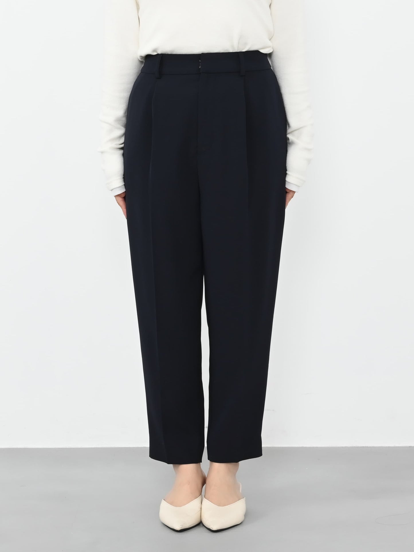 ※こちらが実物のカラーに一番お色味が近くなっております。（ネイビー）<br>143cm | B:73 W:60 H:81 股下:65  | short-XS着用 (ヒールの高:3.5cm)