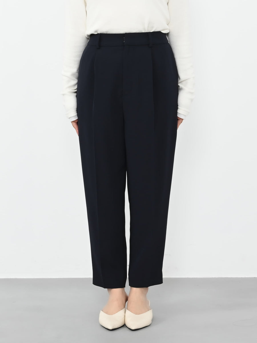 ※こちらが実物のカラーに一番お色味が近くなっております。（ネイビー）<br>143cm | B:73 W:60 H:81 股下:65  | short-XS着用 (ヒールの高:3.5cm)