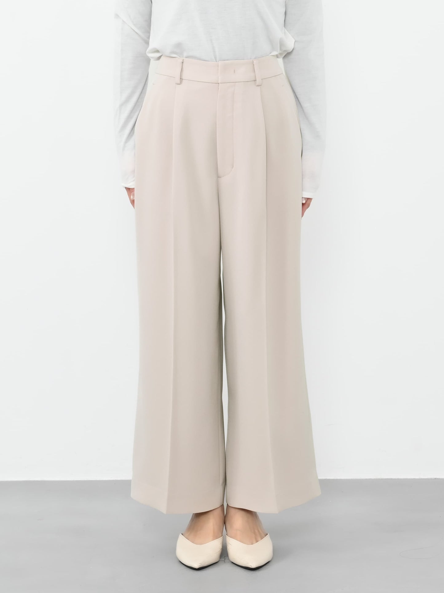 ※こちらが実物のカラーに一番お色味が近くなっております。（ライトベージュ）<br>152cm | B:75 W:59 H:82 股下:70  | regular-XS着用 (ヒールの高さ:3.5cm)