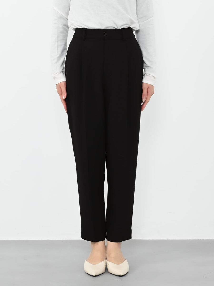 ※こちらが実物のカラーに一番お色味が近くなっております。（ブラック）<br>152cm | B:75 W:59 H:82 股下:70  | regular-XS着用 (ヒールの高さ:3.5cm)