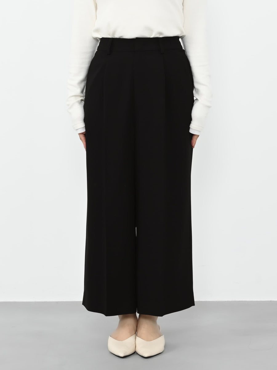 ※こちらが実物のカラーに一番お色味が近くなっております。（ブラック）<br>143cm | B:73 W:60 H:81 股下:65  | short-XS着用 (ヒールの高:3.5cm)