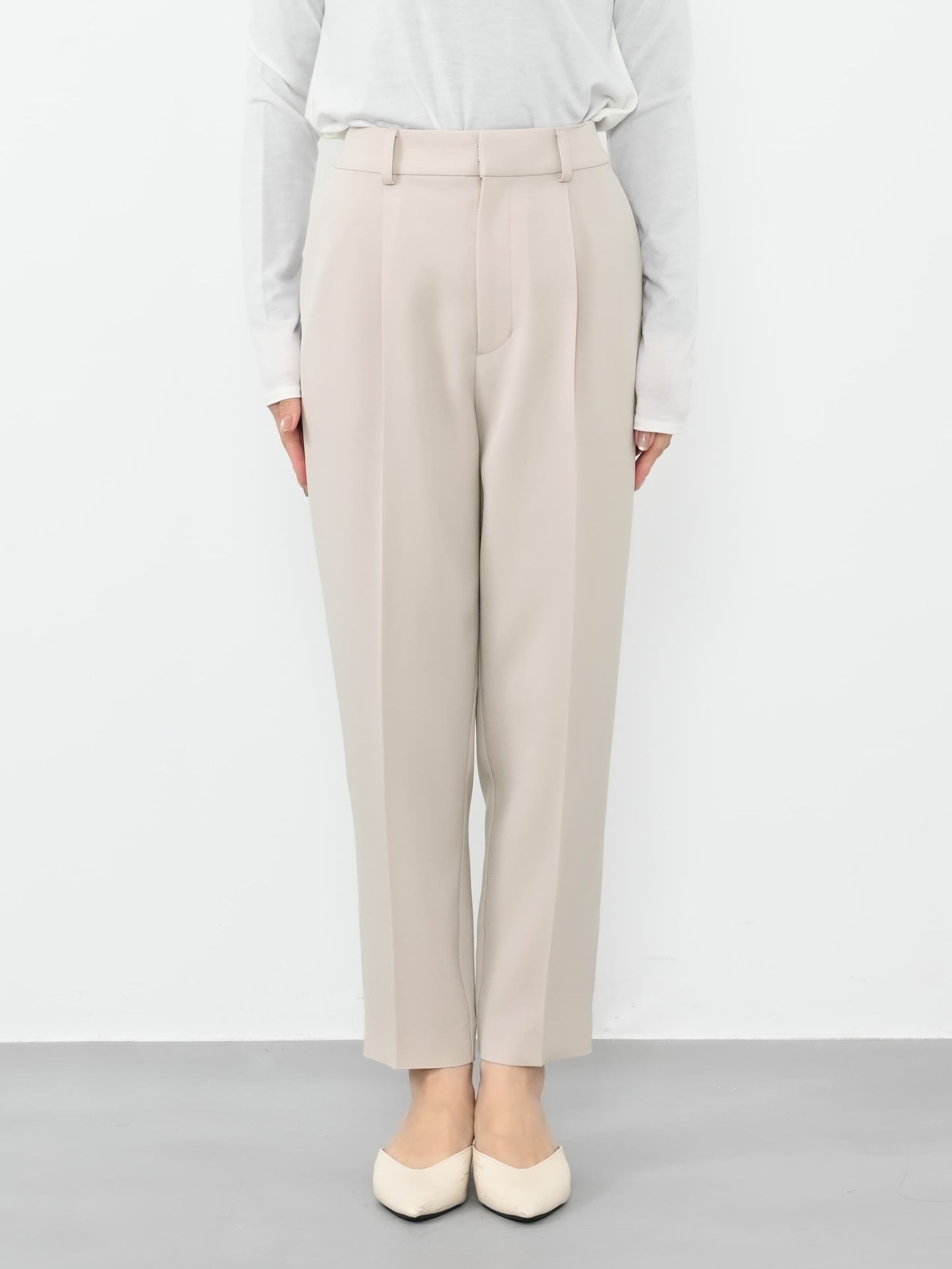 ※こちらが実物のカラーに一番お色味が近くなっております。（ライトベージュ）<br>152cm | B:75 W:59 H:82 股下:70  | regular-XS着用 (ヒールの高さ:3.5cm)