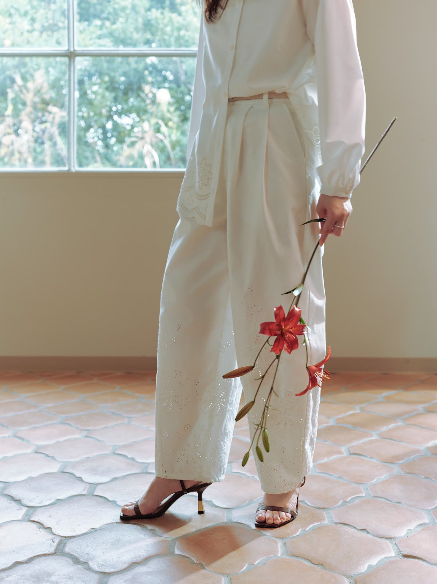 カットワークヘムブラウス　[通常]