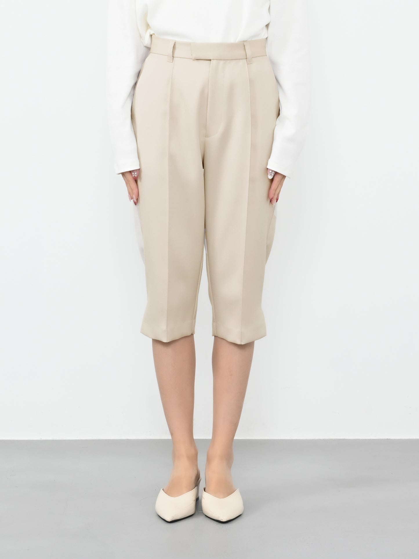 ※こちらが実物のカラーに一番お色味が近くなっております。（ライトベージュ）<br>150cm | B:78 W:56 H:74 股下:69  | XS着用 (ヒールの高さ: 3.5cm) 