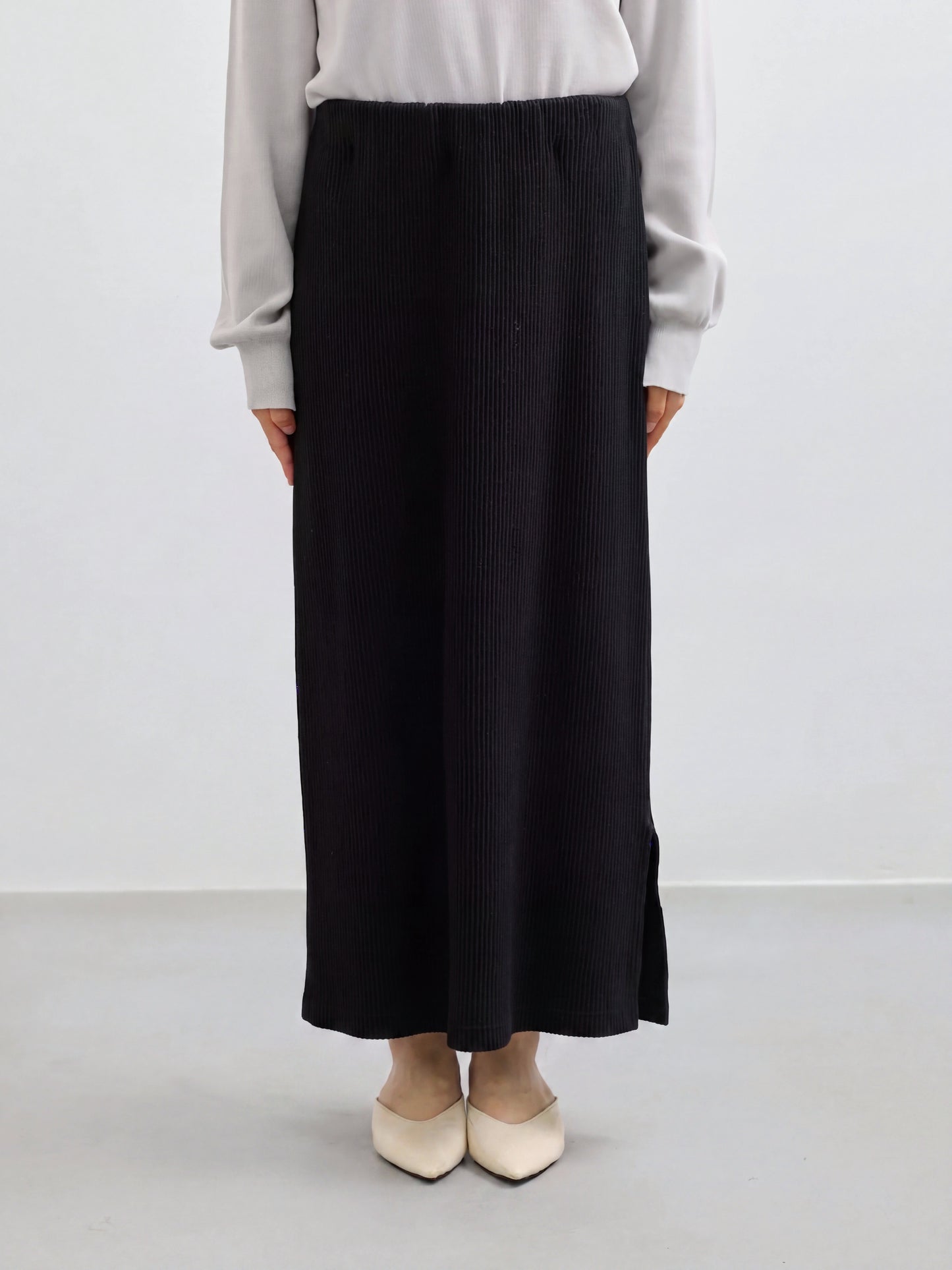 ※こちらが実物のカラーに一番お色味が近くなっております。（ブラック）<br>143cm | B:73 W:60 H:81 股下:65  | short着用 (ヒールの高さ: 3.5cm)