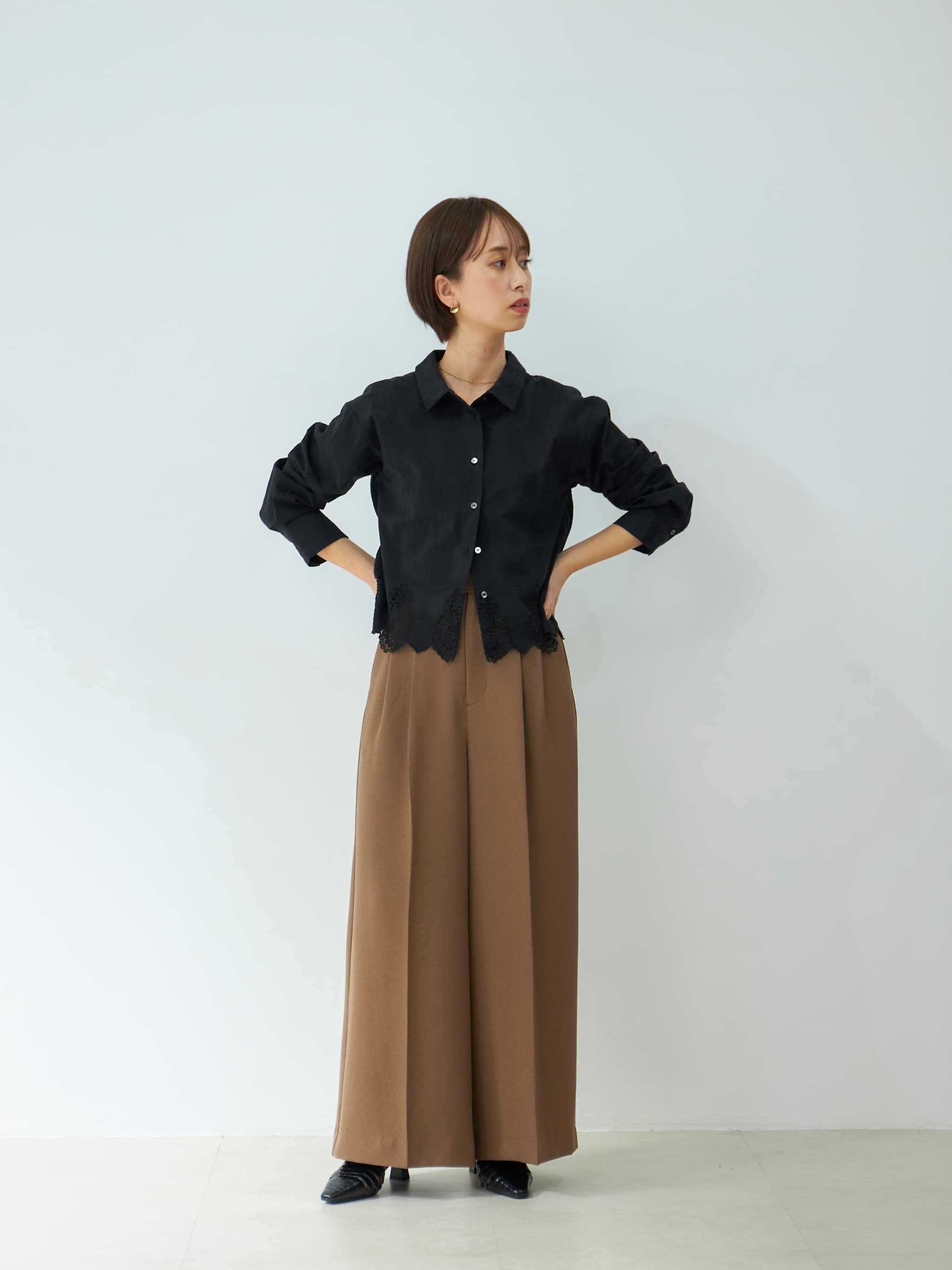 【新品】¥19,000 エストラーダエンブロイダリースカラップシャツ エンブロイダリースカラップシャツ | 小柄・低身長女性向け