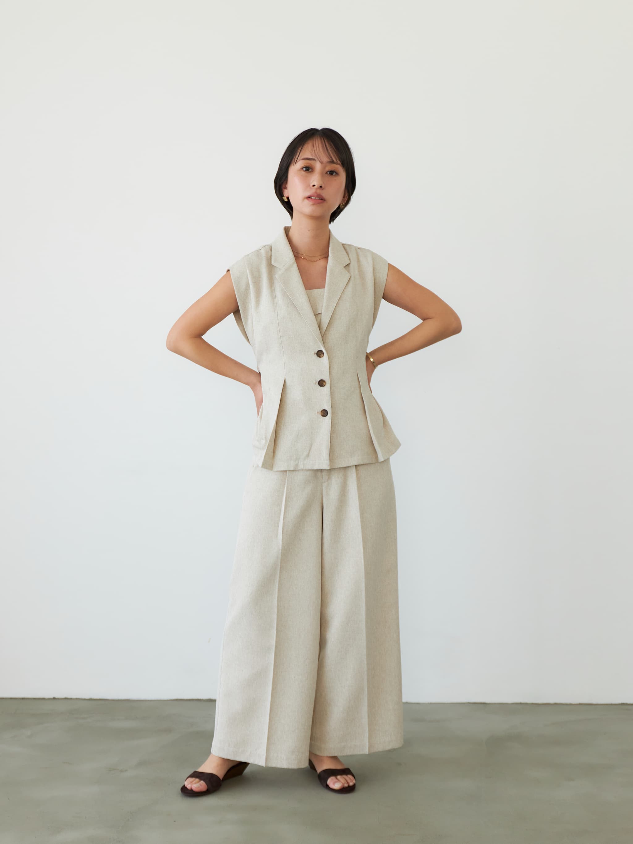 STRATA リネンライクペプラムトップス　 リネンライクテーラードタックジレ リネンライクテーラードタックジレ | 小柄・低身長女性向け