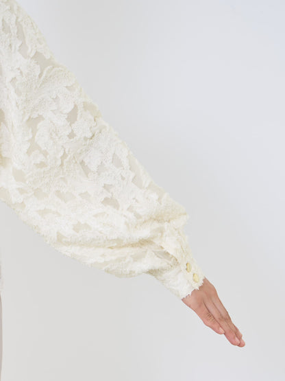 カットジャカードタックデザインブラウス　[通常]