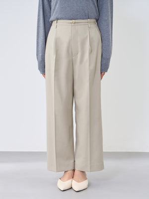 ※こちらが実物のカラーに一番お色味が近くなっております。（ライトベージュ）<br>143cm | B:73 W:60 H:81 股下:65  | short-XS着用(ヒールの高さ: 3.5cm)