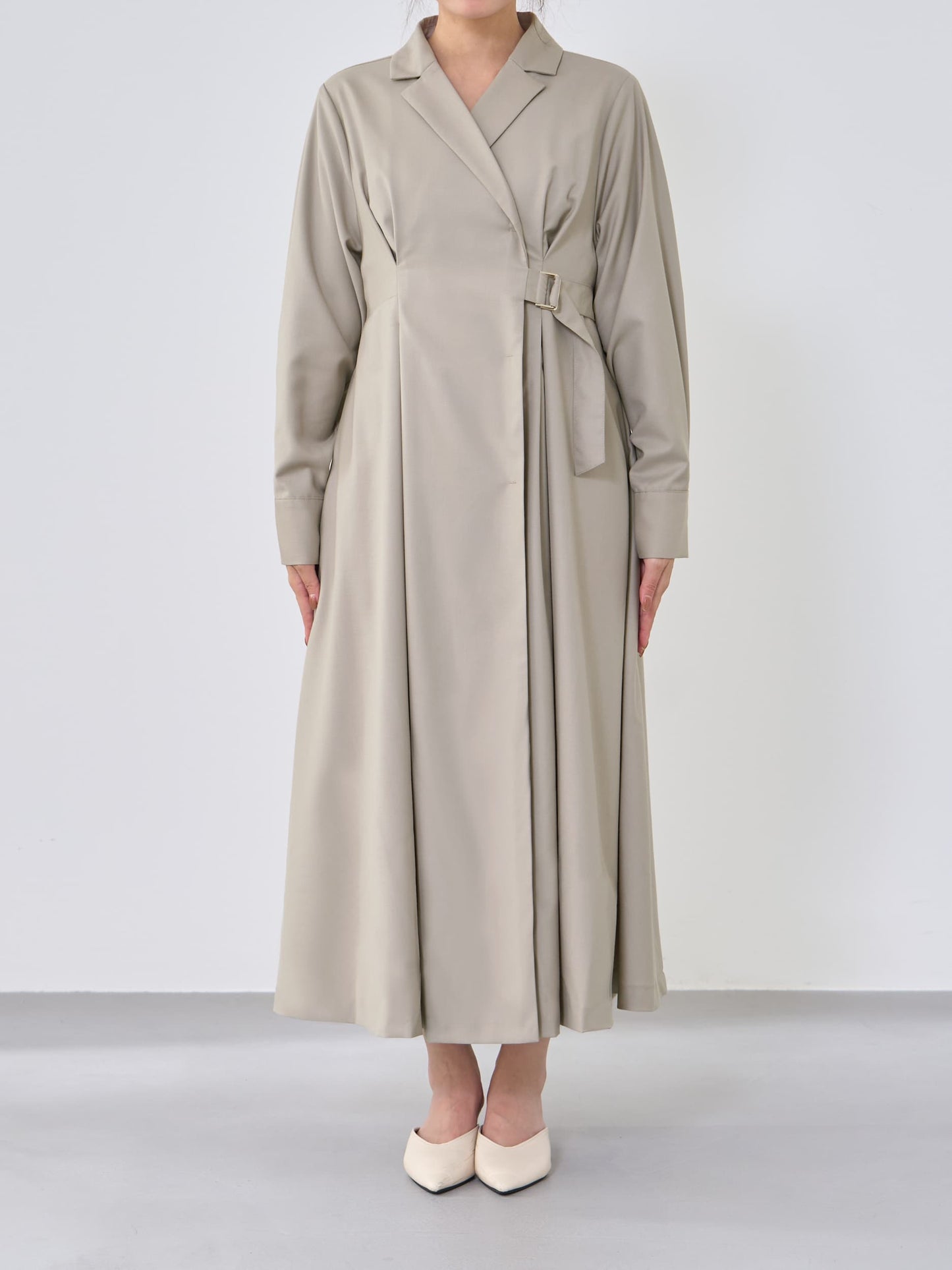 ※こちらが実物のカラーに一番お色味が近くなっております。（グレージュ）<br>149cm | B:77 W:60 H:83 股下:68.5 | regular着用(ヒールの高さ: 3.5cm) 