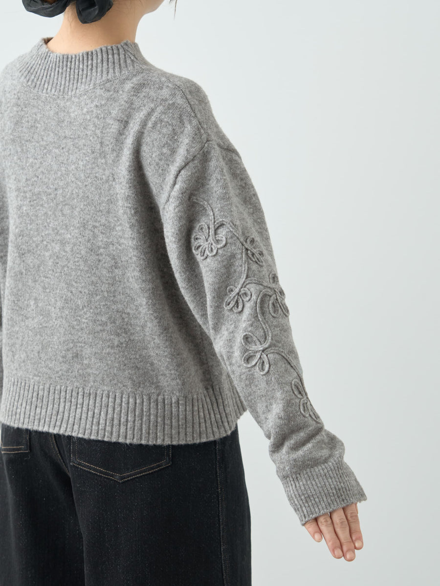 コードエンブロイダリーボトルネックニット　[通常]