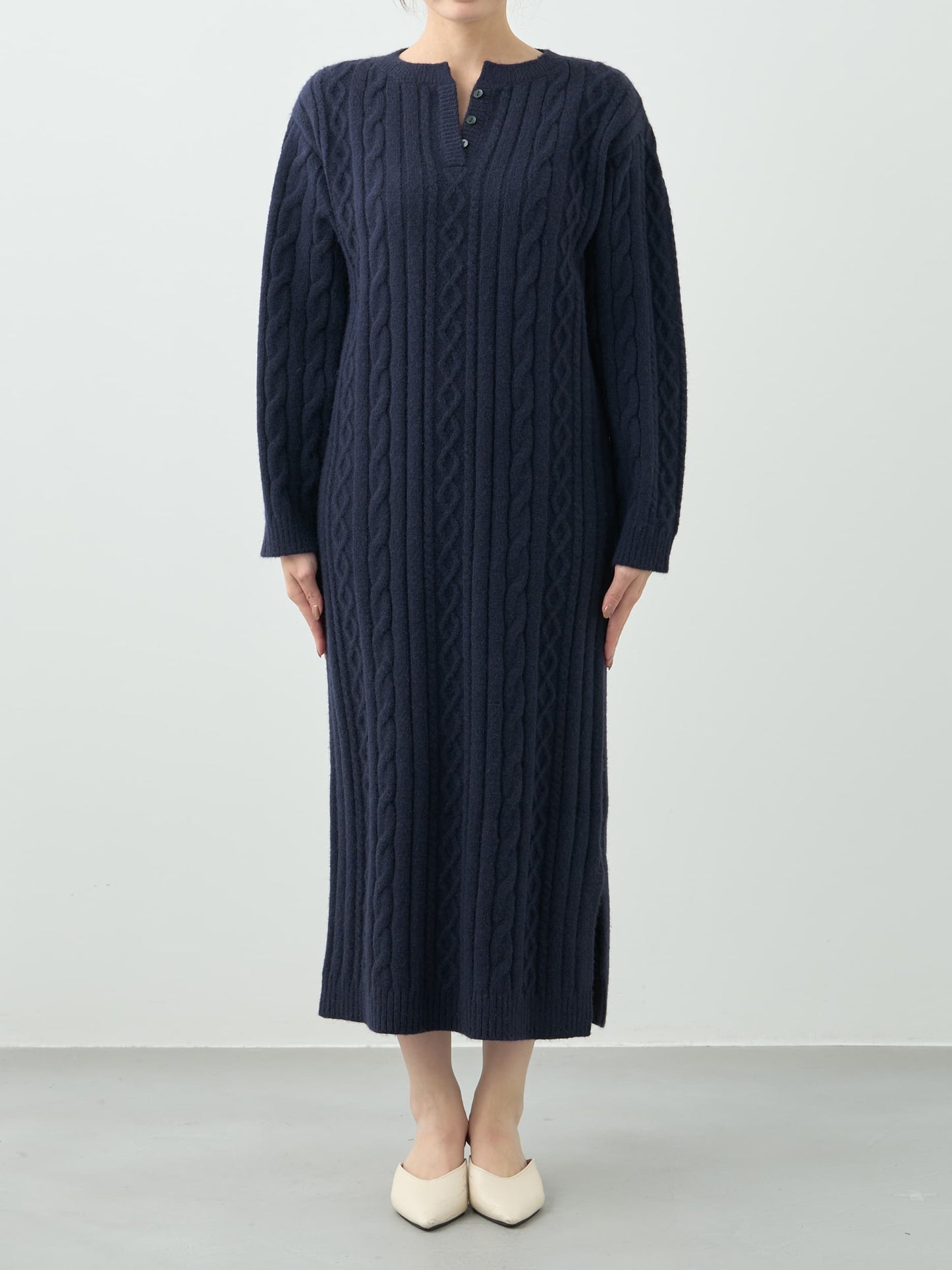 ※こちらが実物のカラーに一番お色味が近くなっております。（ネイビー）<br>149cm | B:77 W:60 H:83 股下:68.5 | regular着用 (ヒールの高さ: 3.5cm) 