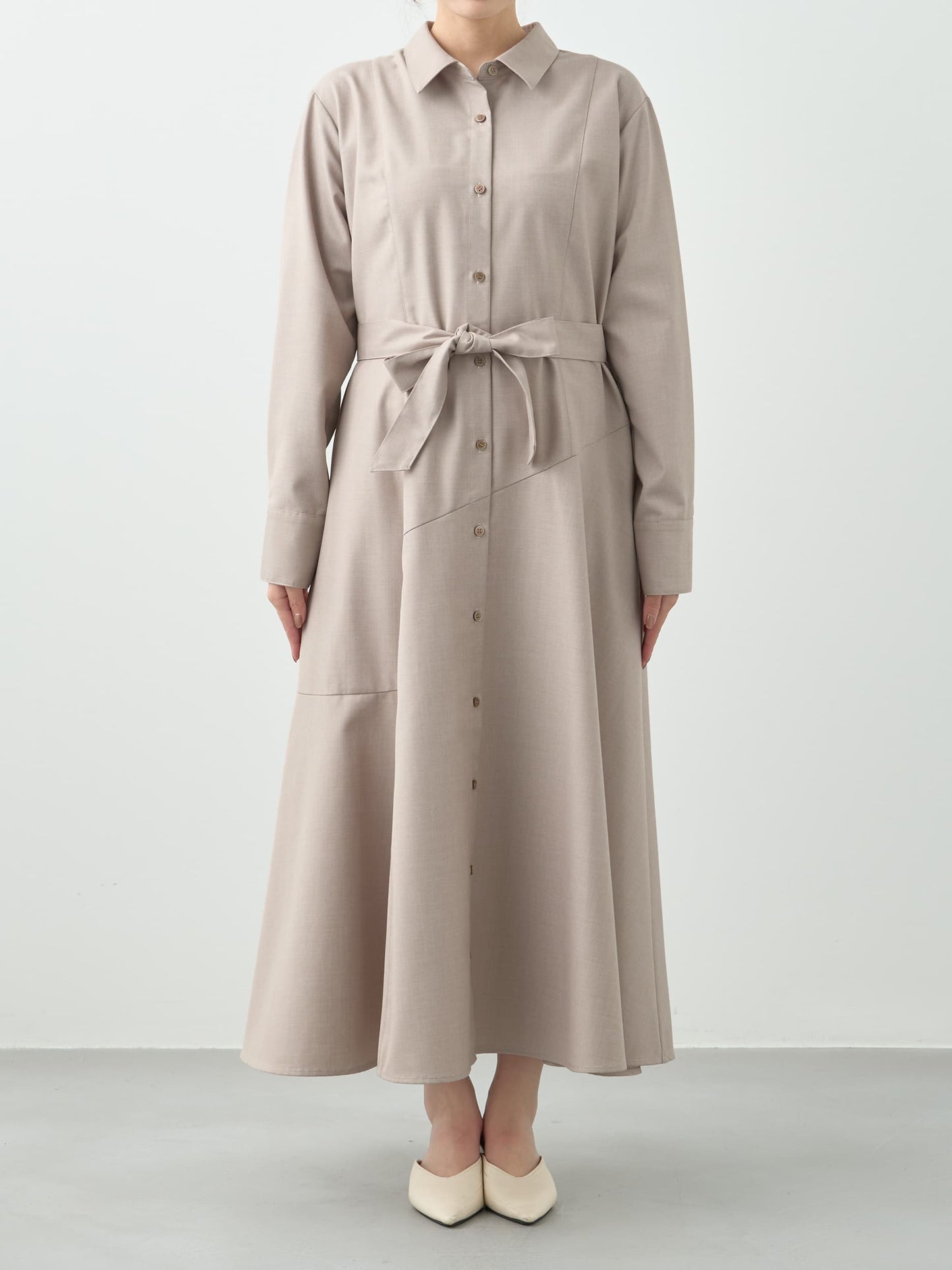 ※こちらが実物のカラーに一番お色味が近くなっております。（グレージュ）<br>149cm | B:77 W:60 H:83 股下:68.5 | regular着用 (ヒールの高さ:3.5cm)