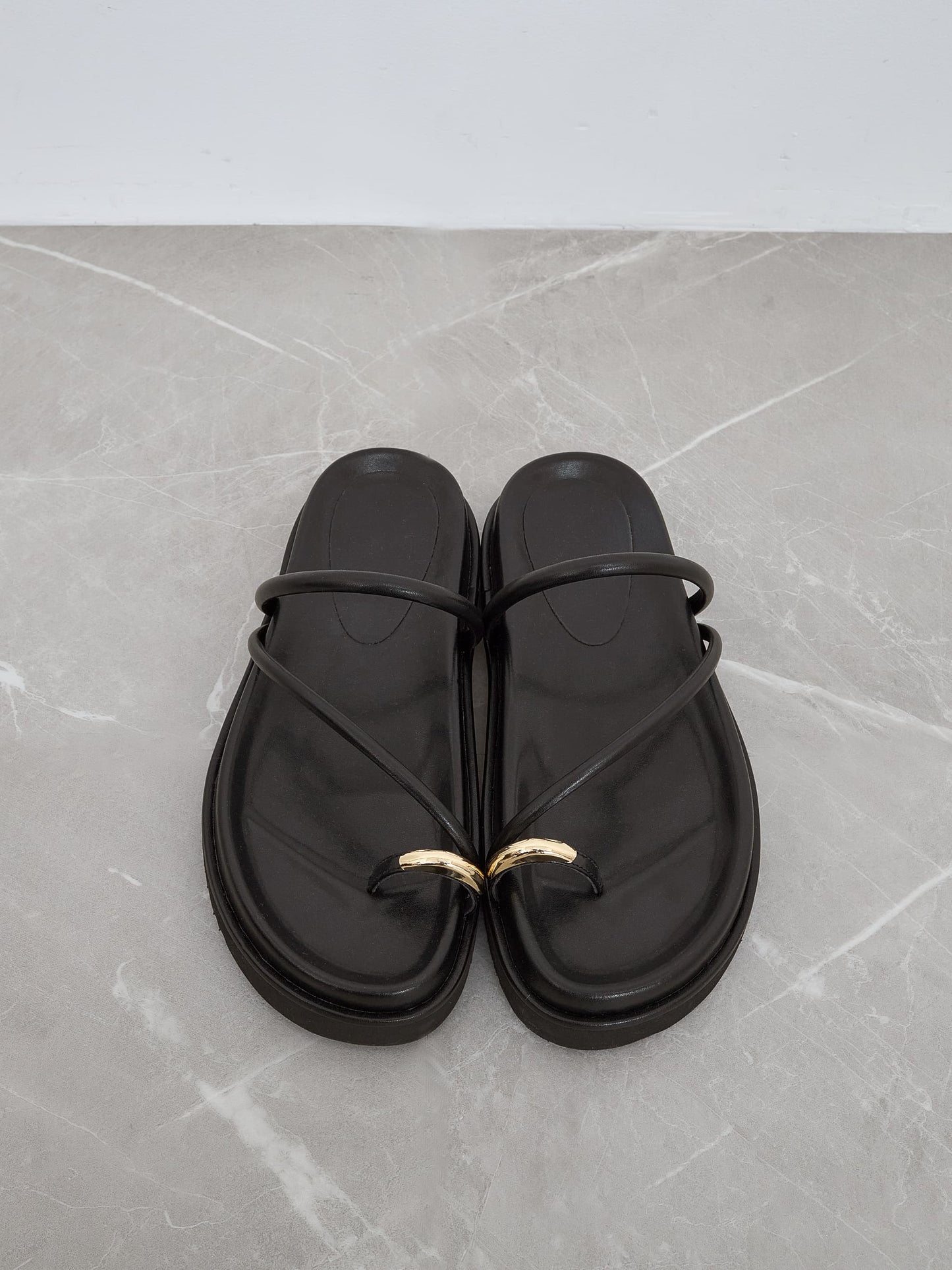 ※こちらが実物のカラーに一番お色味が近くなっております。（ブラック）