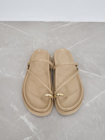 ※こちらが実物のカラーに一番お色味が近くなっております。（ベージュ）