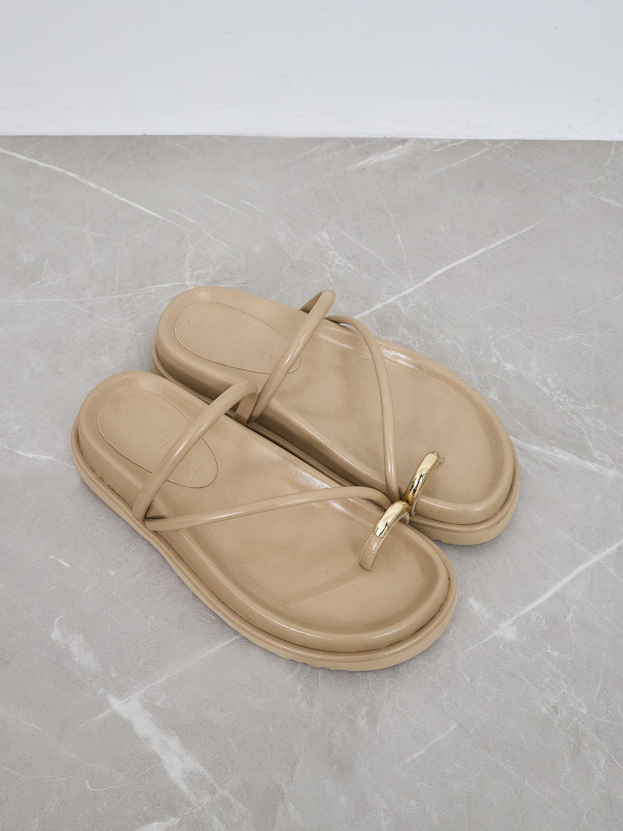 【LE TALONコラボ】厚底メタルサムリングサンダル　[通常]