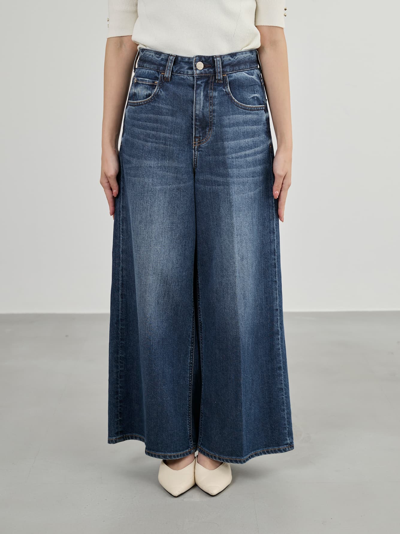 ※こちらが実物のカラーに一番お色味が近くなっております。（Dark Used）<br>149cm | B:77 W:60 H:83 股下:68.5 | regular-XS着用 (ヒールの高さ: 3.5cm)