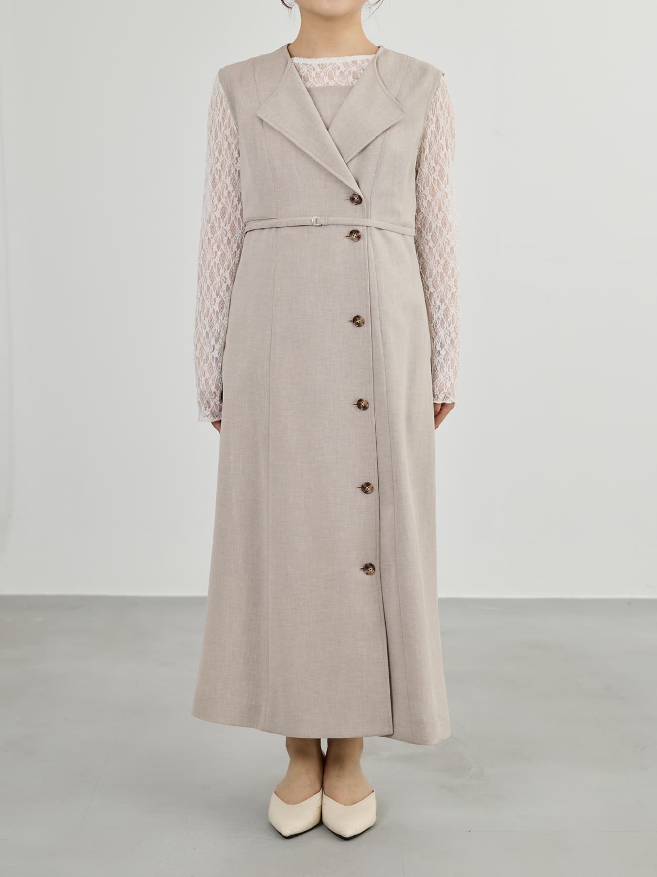 ※こちらが実物のカラーに一番お色味が近くなっております。（グレージュ）<br>143cm | B:73 W:60 H:81 股下:65  | short着用 (ヒールの高さ: 3.5cm)