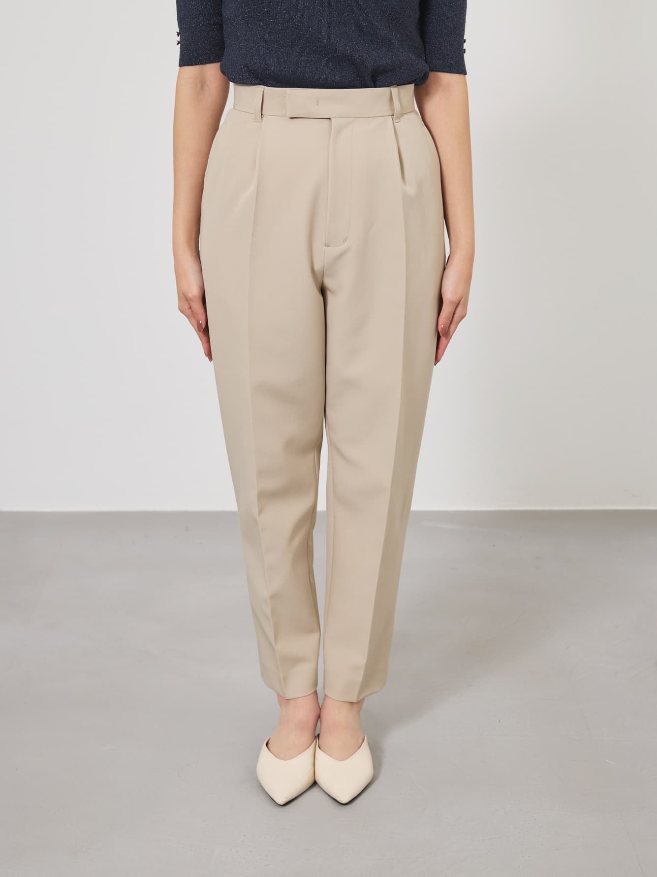 ※こちらが実物のカラーに一番お色味が近くなっております。（ベージュ）<br>149cm | B:77 W:60 H:83 股下:68.5 | regular-XS着用 (ヒールの高さ:3.5cm)