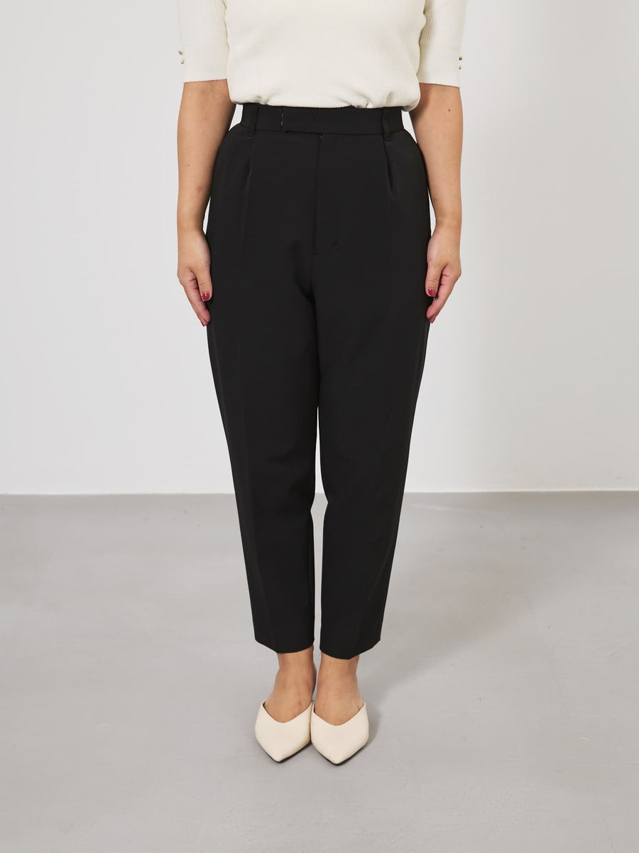 ※こちらが実物のカラーに一番お色味が近くなっております。（ブラック）<br>144cm | B:80 W:64 H:84 股下:62 | short-XS着用 (ヒールの高さ:3.5cm)