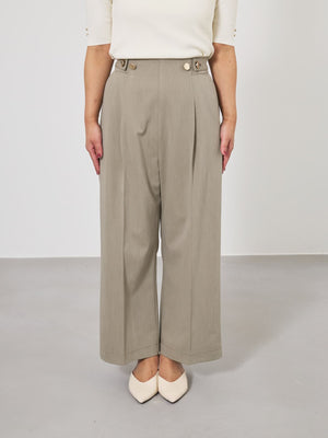 ※こちらが実物のカラーに一番お色味が近くなっております。（カーキグレージュ）<br>144cm | B:80 W:64 H:84 股下:62| short-XS着用(ヒールの高さ: 3.5cm)