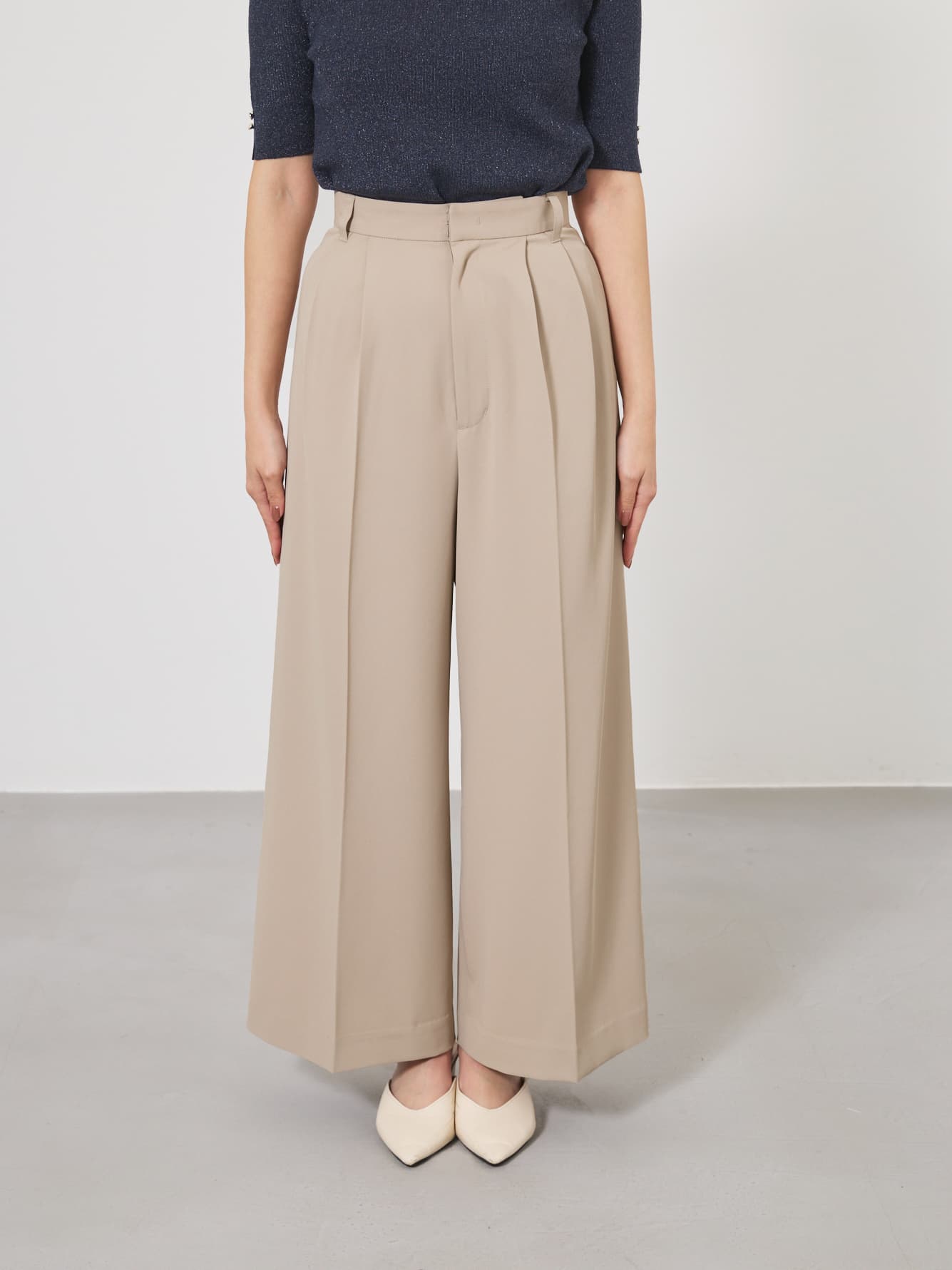 ※こちらが実物のカラーに一番お色味が近くなっております。（ベージュ）<br>149cm | B:77 W:60 H:83 股下:68.5 | regular-XS着用 (ヒールの高さ: 3.5cm) 