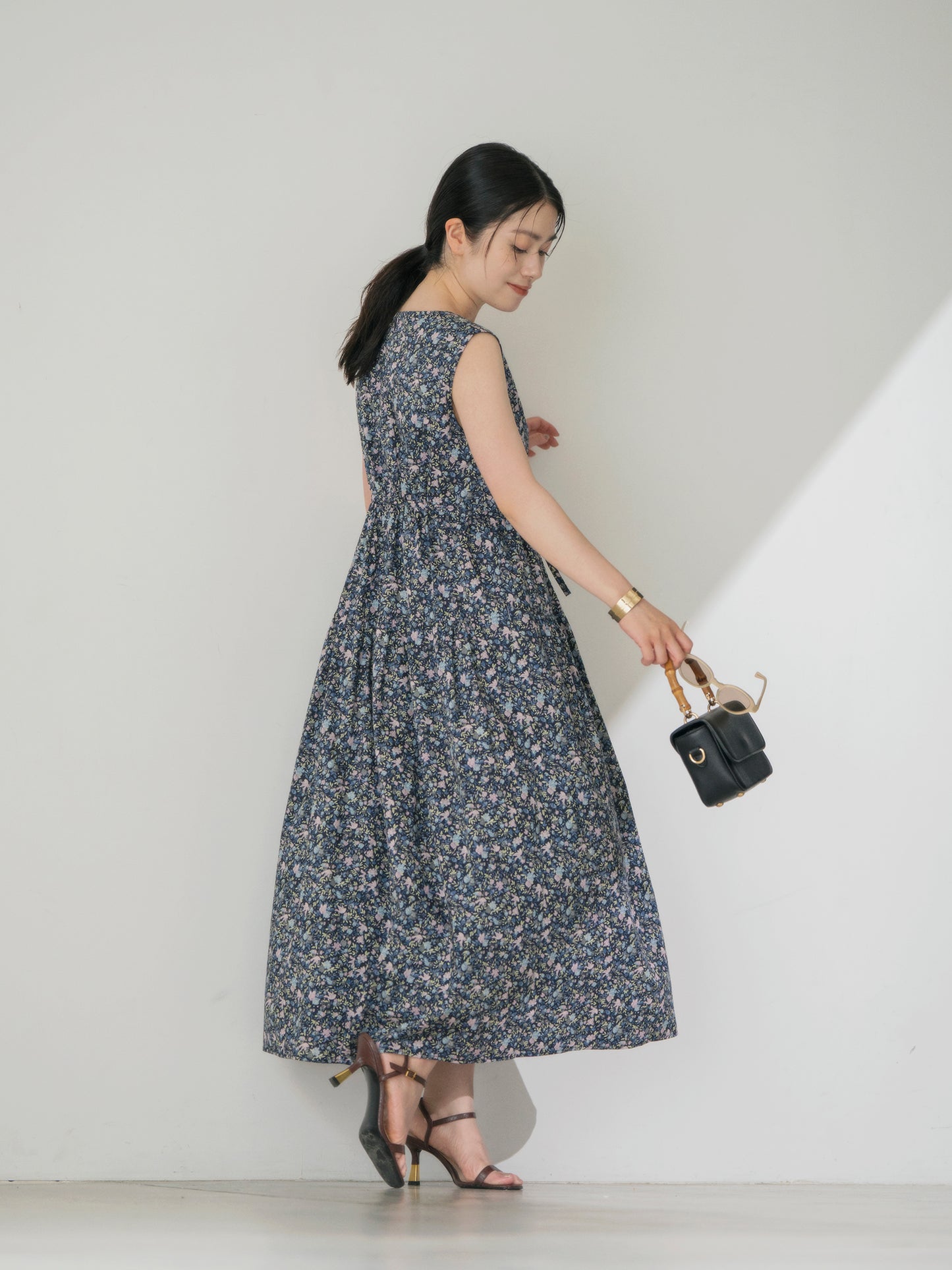 【COHINA MADE WITH LIBERTY FABRIC】ノースリーブリボンベルトワンピース-short & regular　[通常]