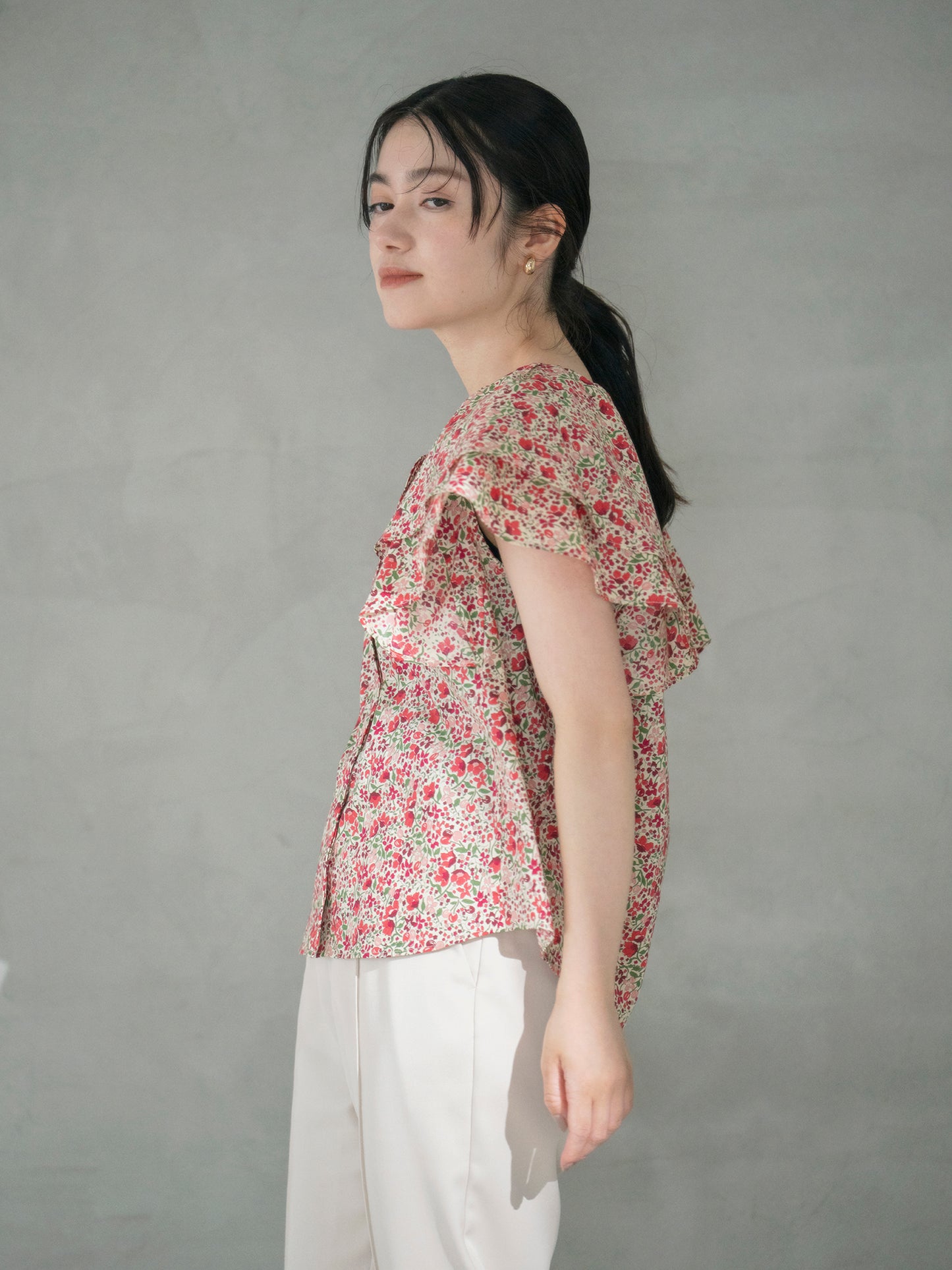 【COHINA MADE WITH LIBERTY FABRIC】ラッフルスリーブブラウス　[通常]
