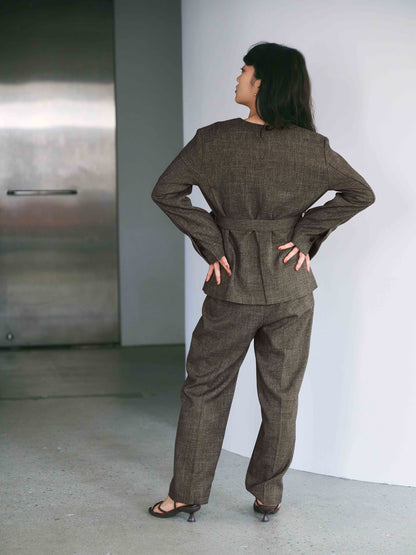 ベルト付きノーカラージャケット　[通常]