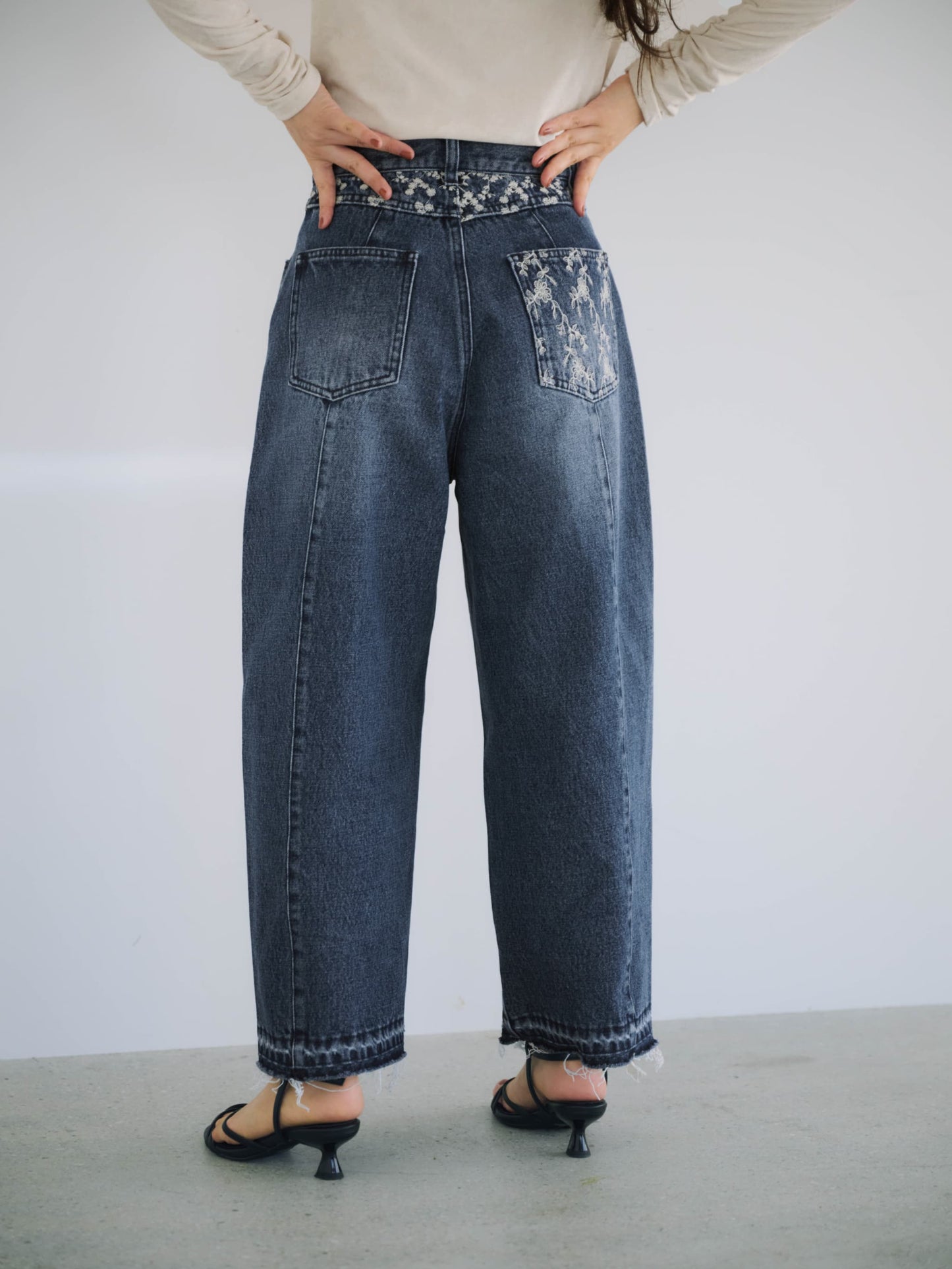 149cm | B:77 W:57 H:82 股下:67 | short-XS着用