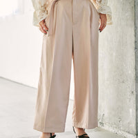 ピンクベージュ