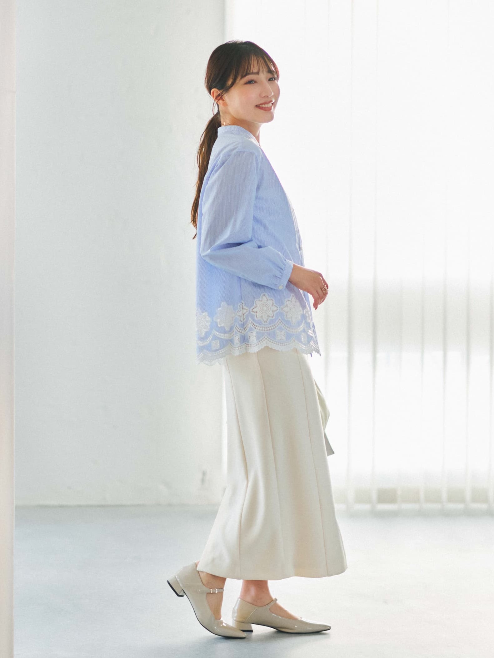 カットワークヘムブラウス　 ¥14,300 COHINA コヒナ カットワークヘムブラウス | 小柄・低身長女性向けファッション通販