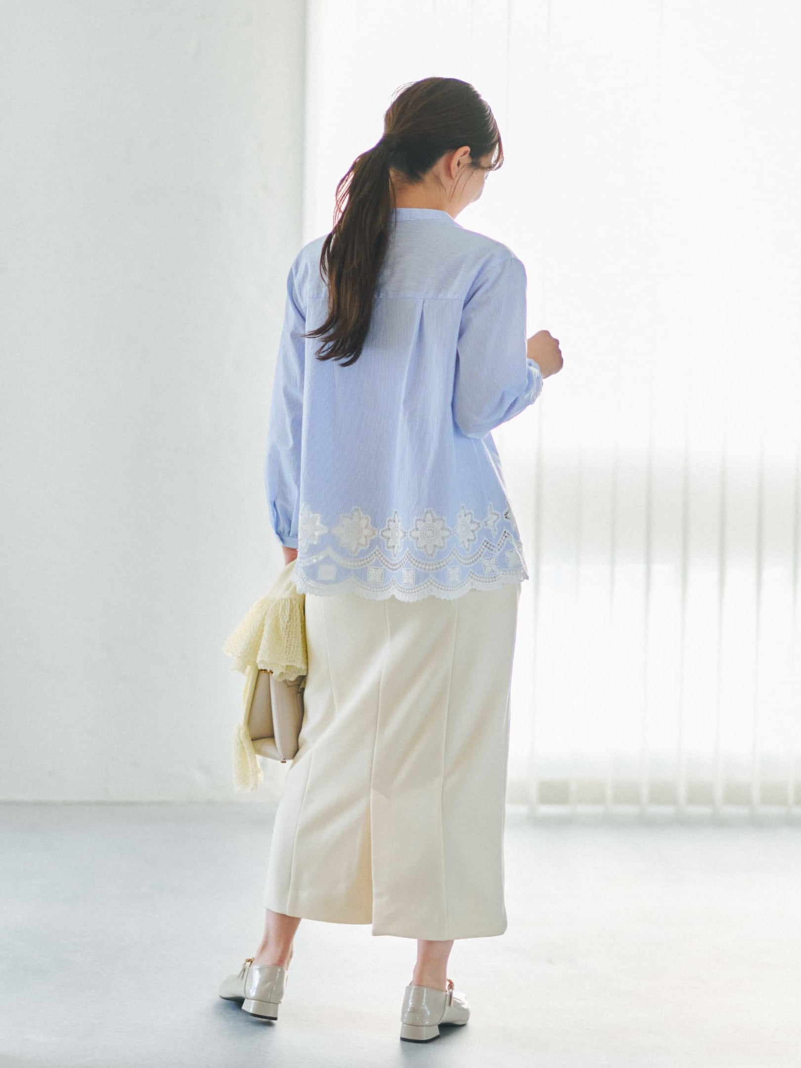 カットワークヘムブラウス　 ¥14,300 COHINA コヒナ カットワークヘムブラウス | 小柄・低身長女性向けファッション通販