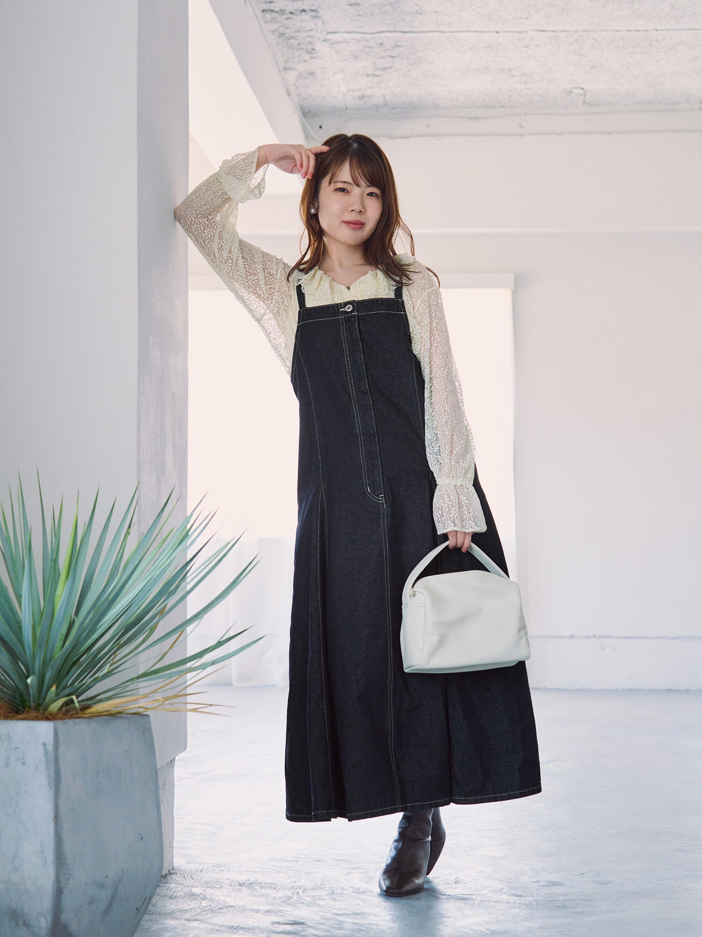 148cm | B:72 W:61 H:88 股下:68 | 23.0〜23.5cm着用着用