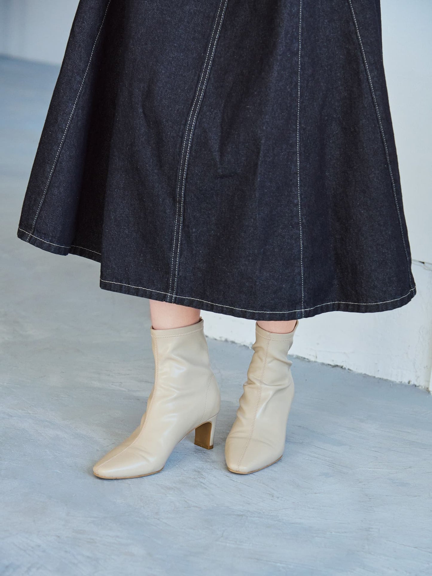 148cm | B:72 W:61 H:88 股下:68 | 23.0〜23.5cm着用着用