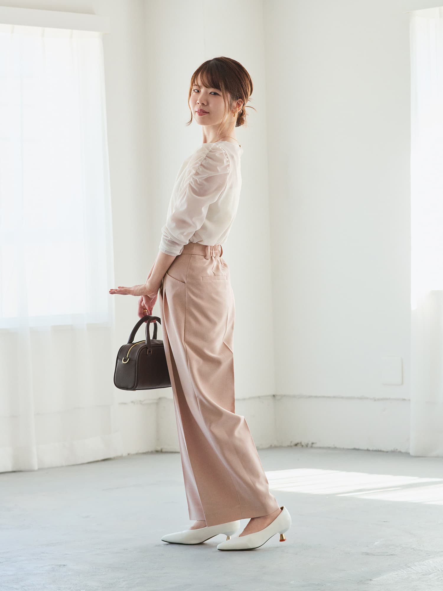 ギャザースリーブシアーカットトップス | 小柄・低身長女性向け