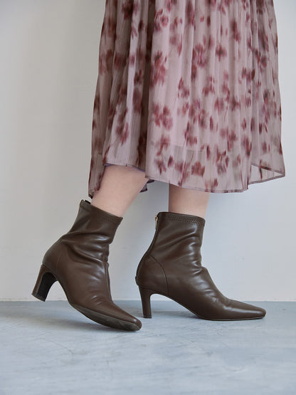 148cm | B:72 W:61 H:88 股下:68 | 23.0〜23.5cm着用着用