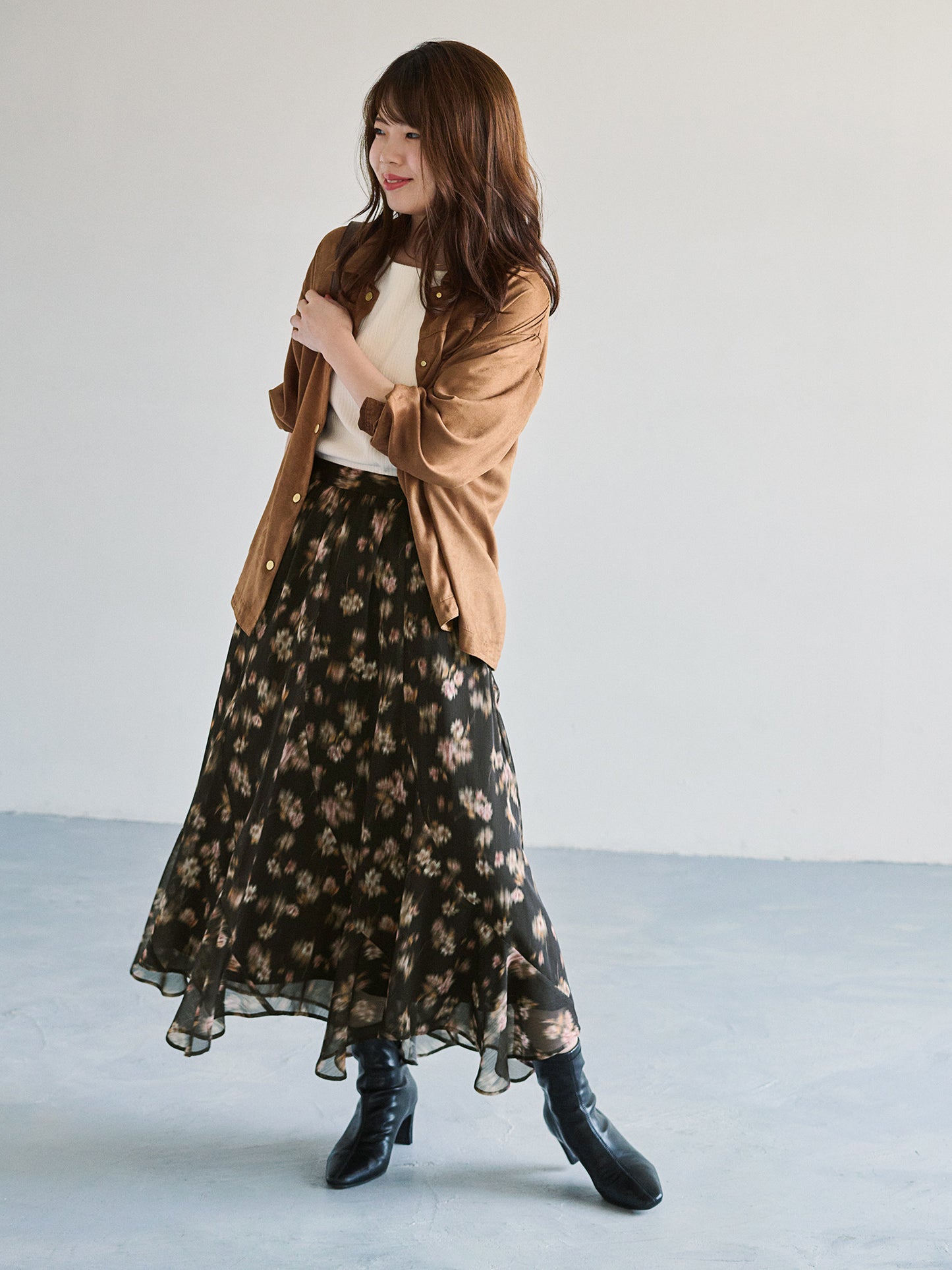 148cm | B:72 W:61 H:88 股下:68 | 23.0〜23.5cm着用着用