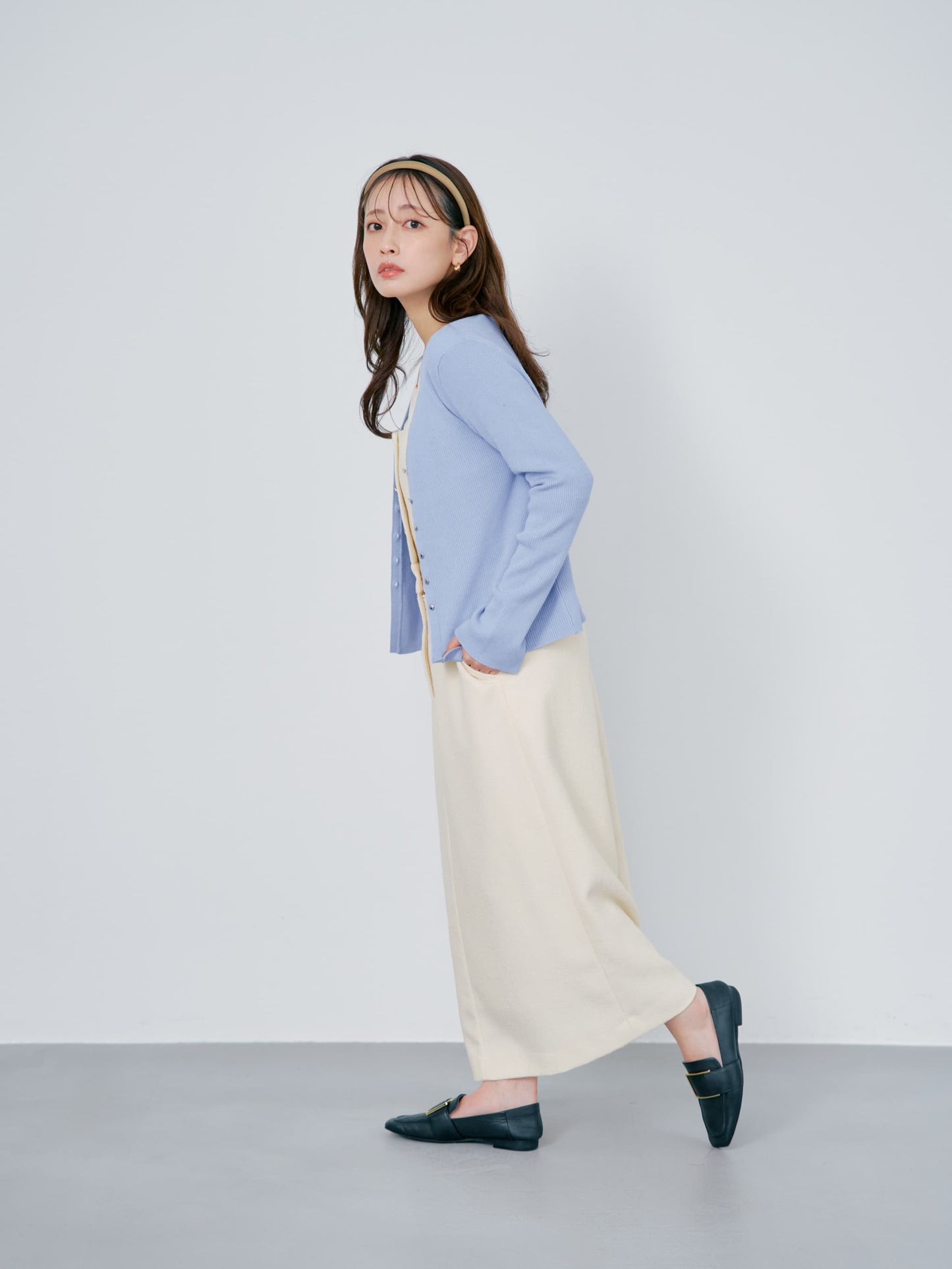 シルキーコットンゴールドボタンニットカーディガン　[通常]