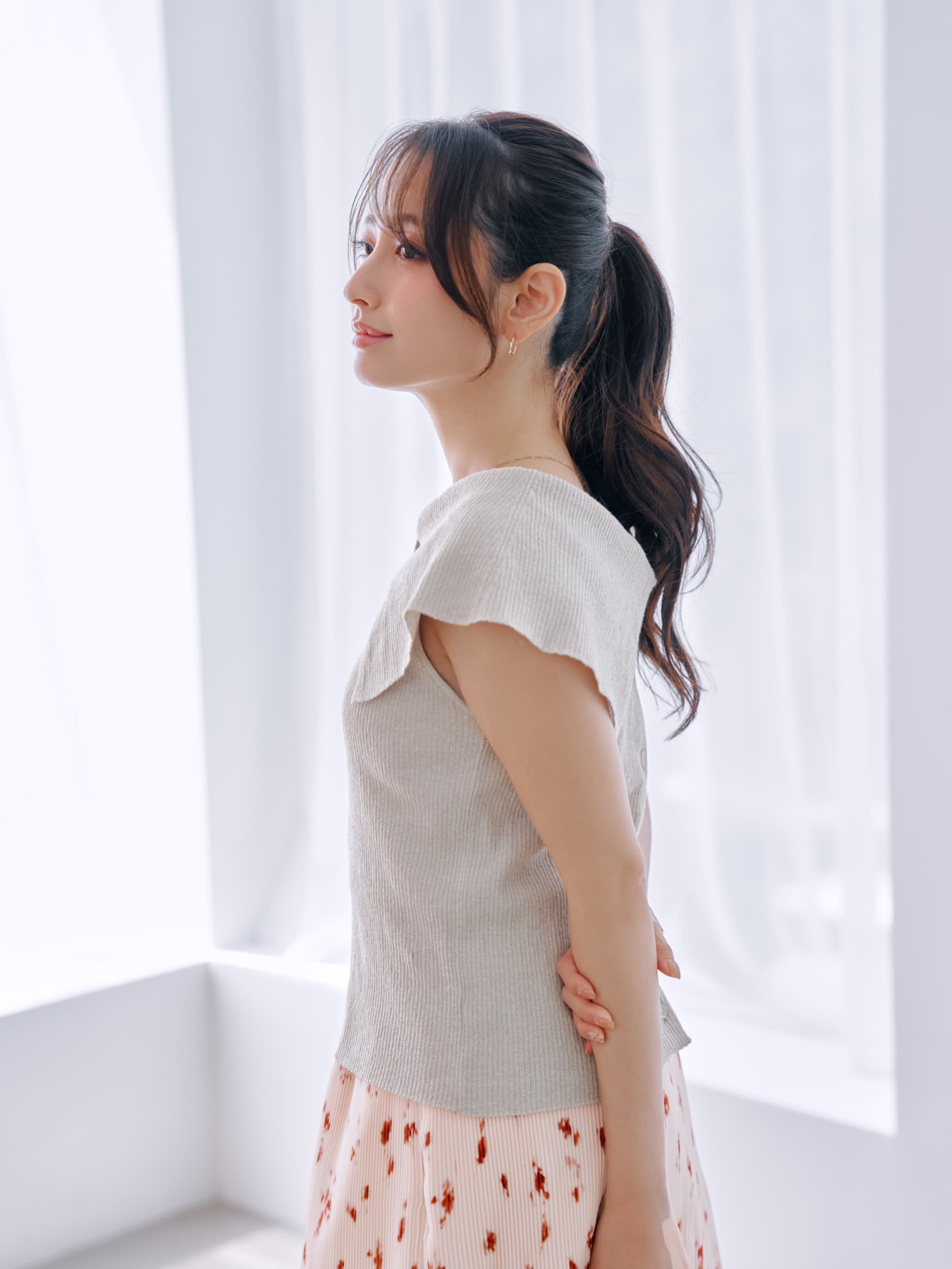 Vネックデザインカラーリブニット | 小柄・低身長女性向け