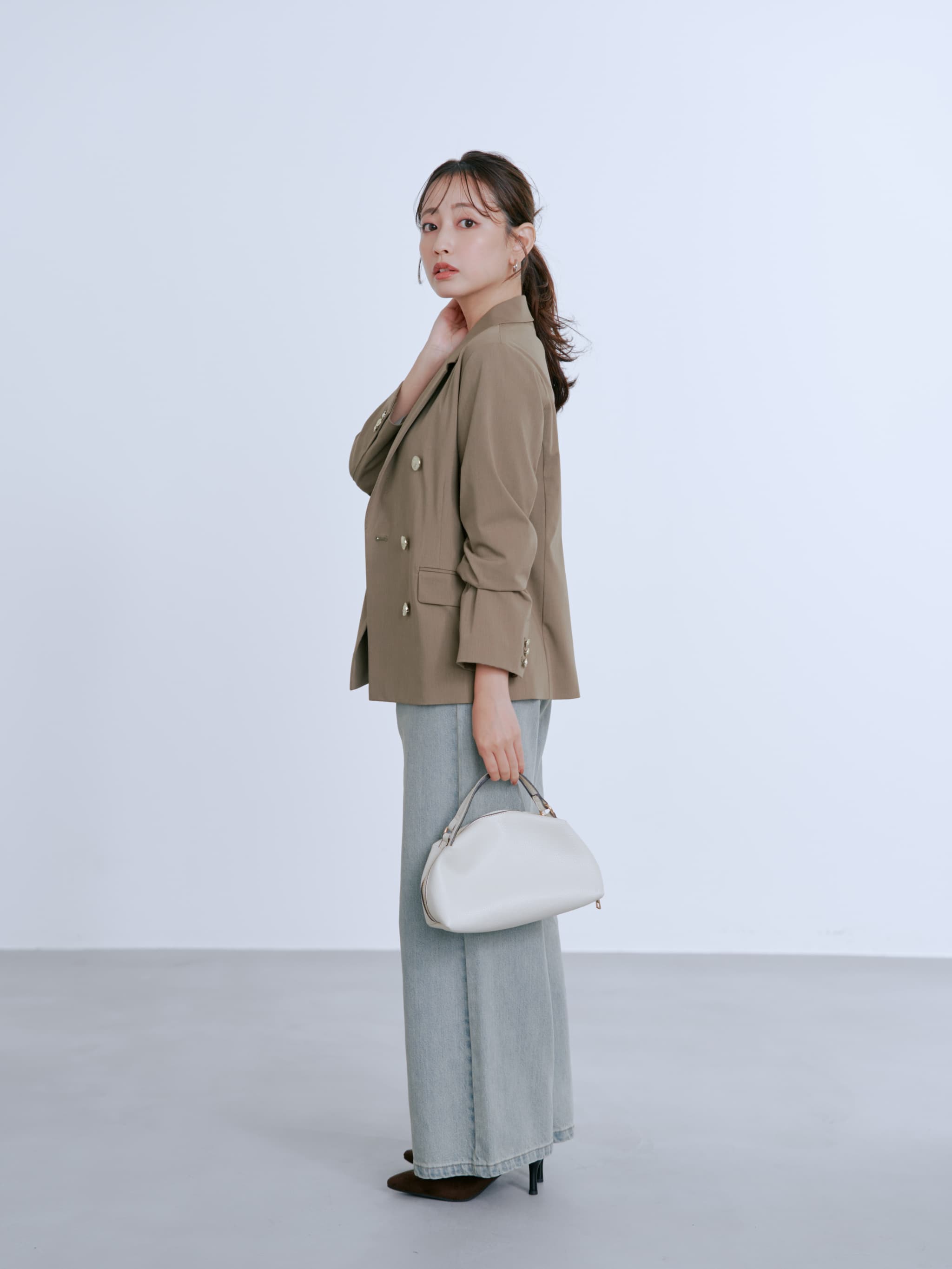 ゴールドボタンダブルジャケット | 小柄・低身長女性向けファッション