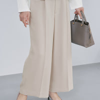 ライトベージュ